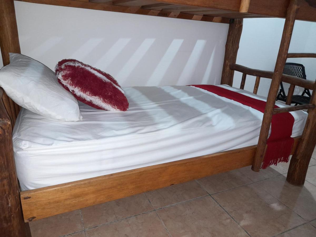Hostal Blood Moon Рио Дулсе Екстериор снимка