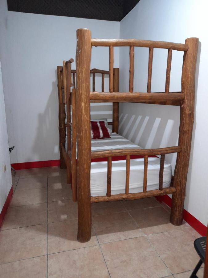 Hostal Blood Moon Рио Дулсе Екстериор снимка
