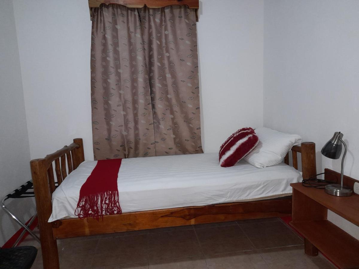 Hostal Blood Moon Рио Дулсе Екстериор снимка