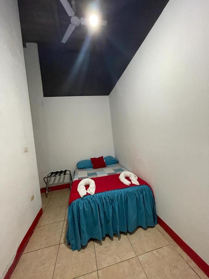 Hostal Blood Moon Рио Дулсе Екстериор снимка